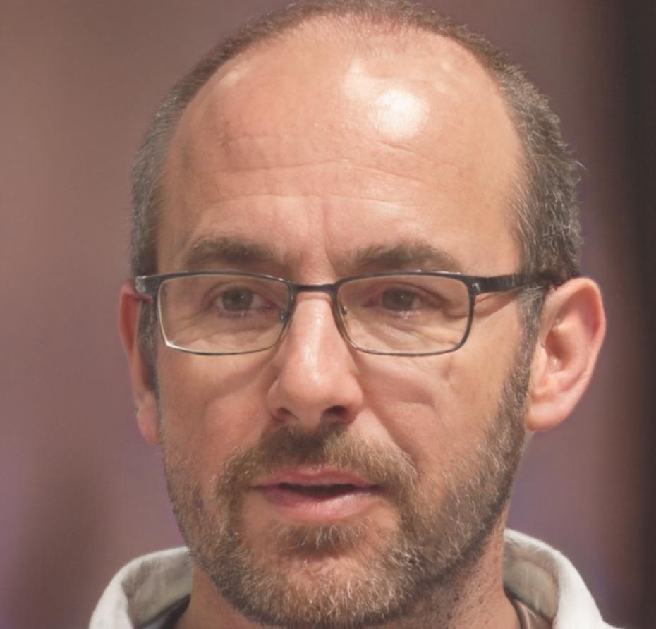 Portret Radu Gheorghe, manager financiar